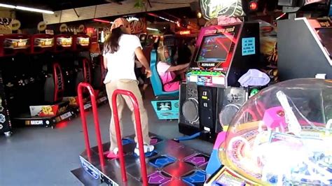 Dance Dance Revolution! Nhảy nhót theo điệu nhạc và thử thách kỹ năng của bạn!