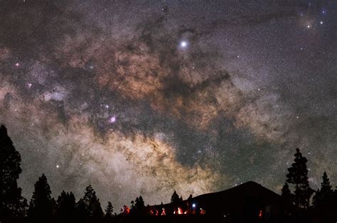 星 写真 撮り方: 夜空のキャンバスに描く光の軌跡