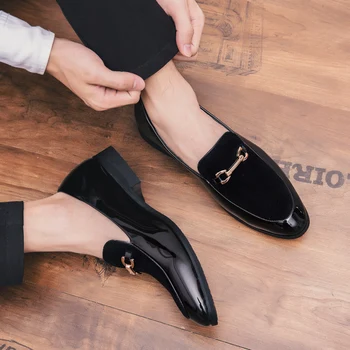 2022 r. Nowa wiosenna obuwie, męskie лоферы bez zapięcia, zamszowe luksusowe czarne броги, оксфордские buty, klasyczne, wygodne mokasyny